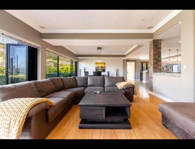6 BEDROOM PROPERTY TO RENT IN KRONENZICHT